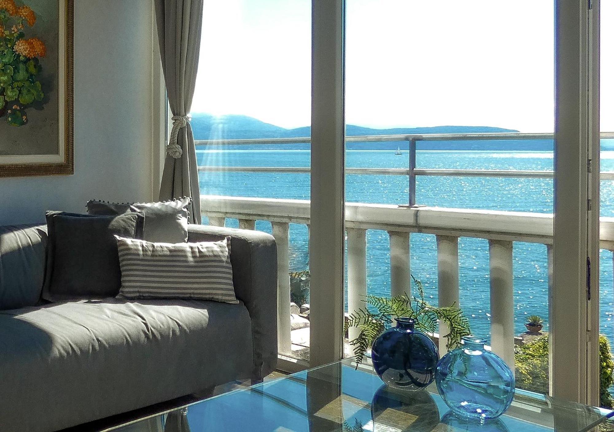 Luxury Lakeside Apartment Right On The Water سالو المظهر الخارجي الصورة